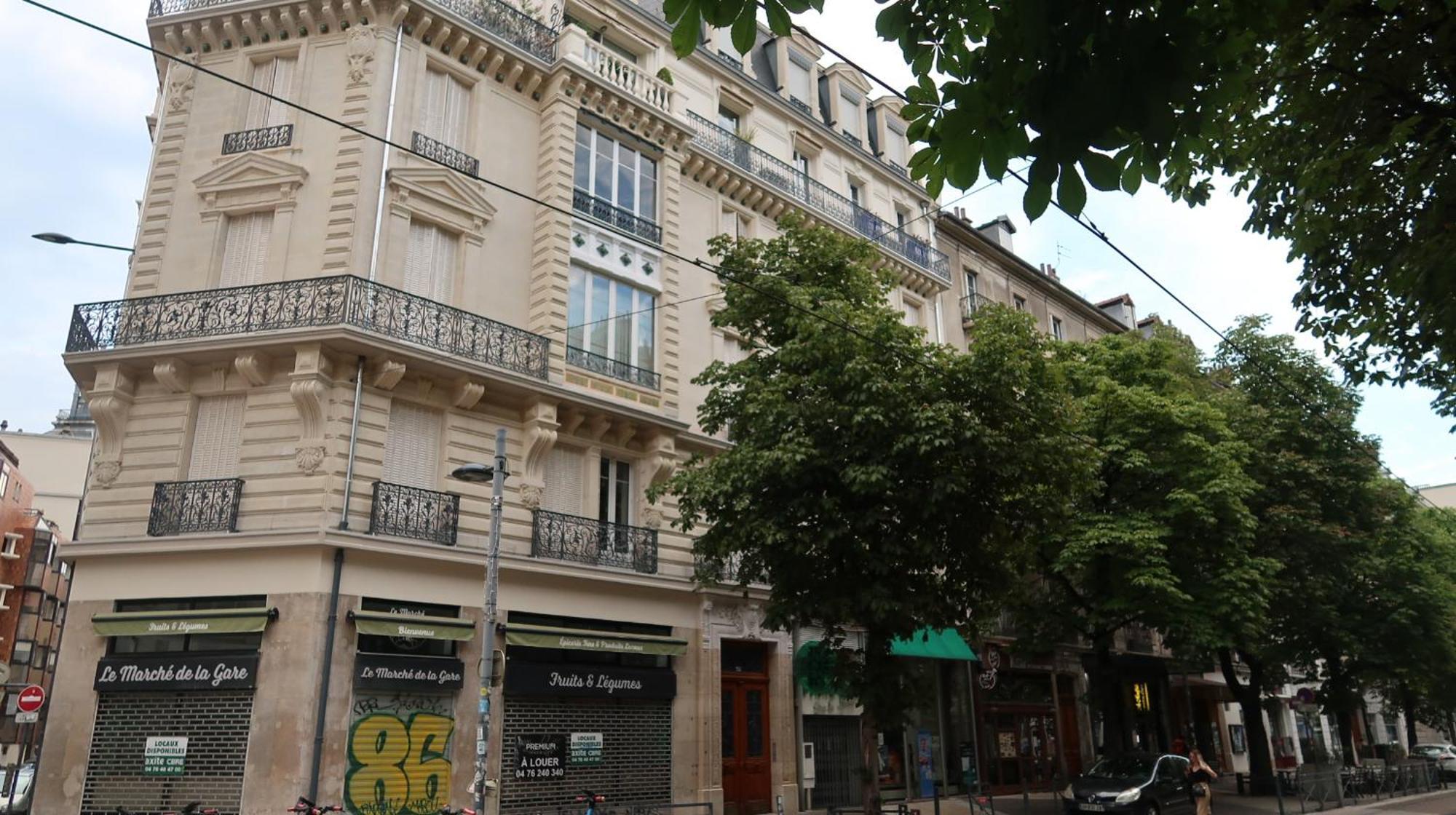 Tres Elegant Duplex, Proche Gare Apartment *